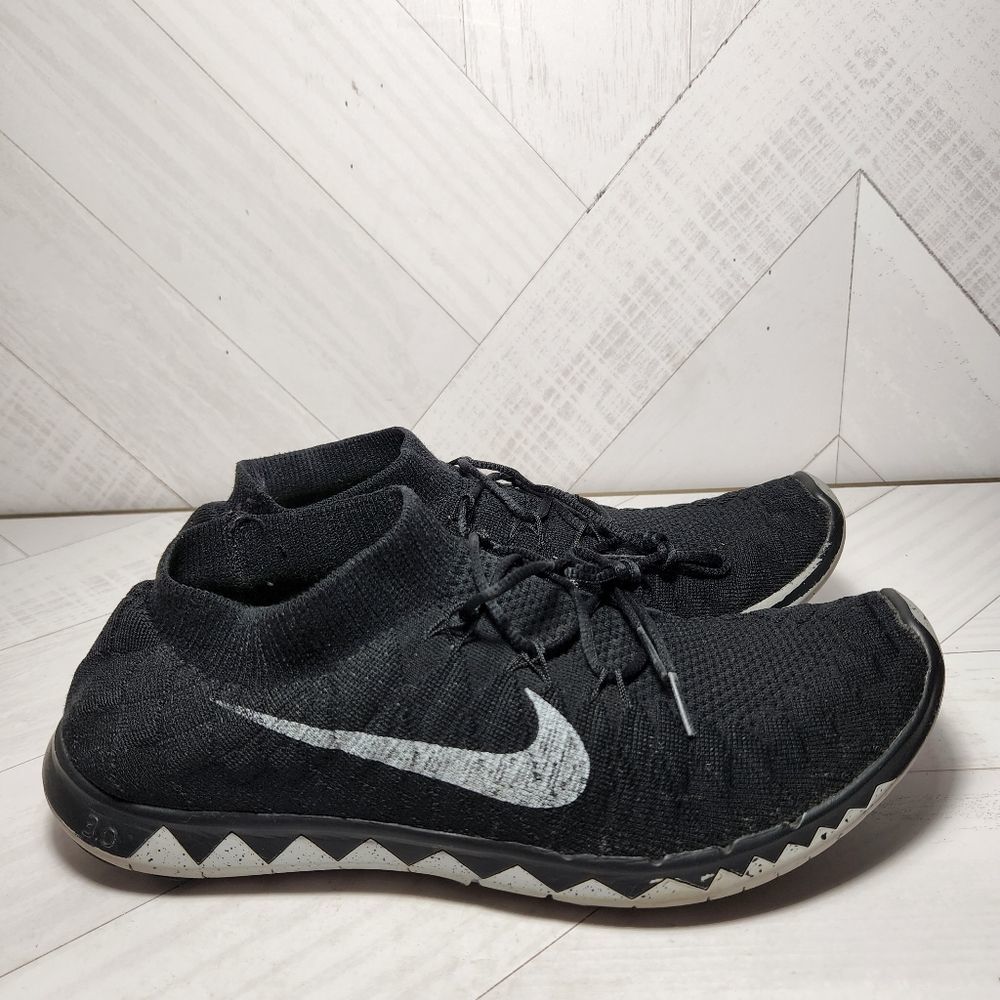 Mens nike free running shoes size 10 black